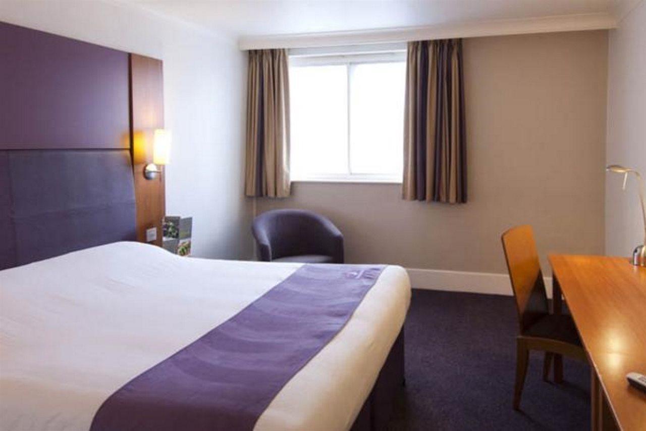 Premier Inn メードストン エクステリア 写真