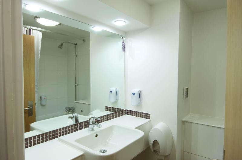 Premier Inn メードストン エクステリア 写真