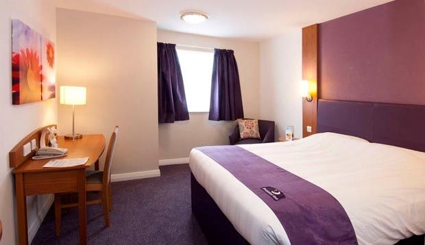 Premier Inn メードストン エクステリア 写真